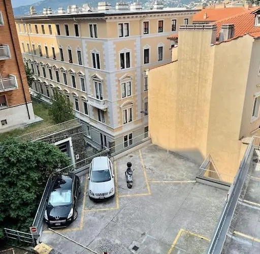 Leia W/private Parking In Old Town Trieste